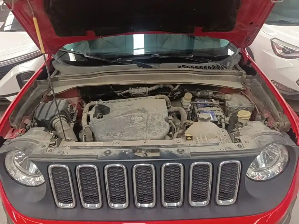 Jeep Renegade — фото 20