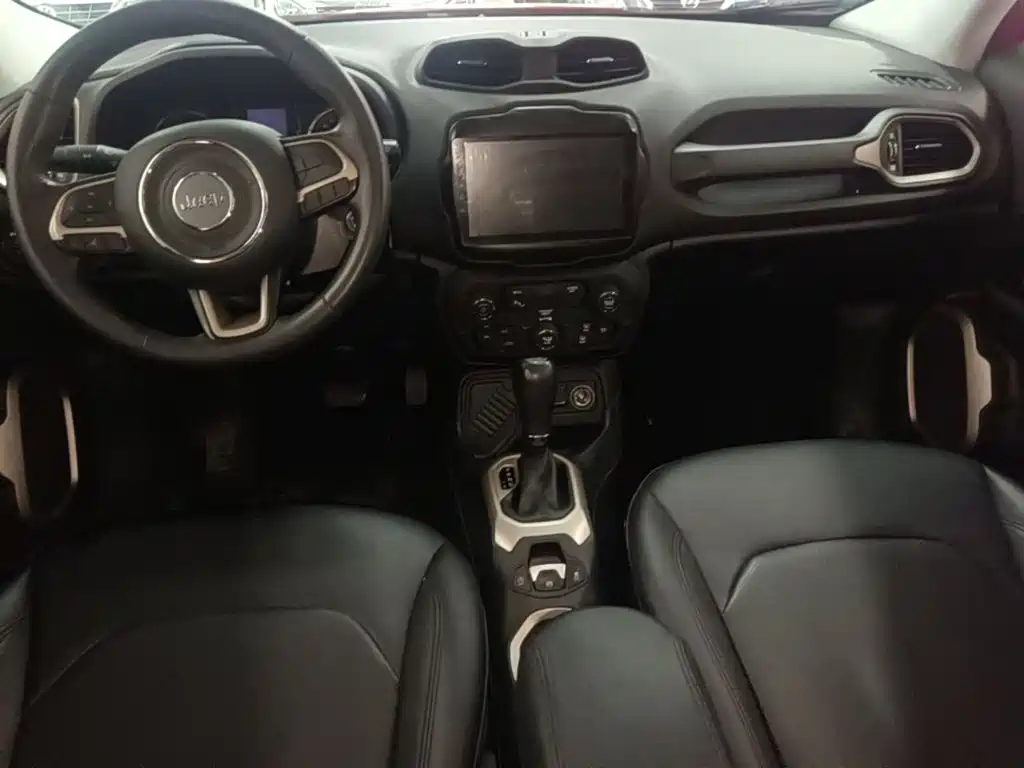 Jeep Renegade — фото 10