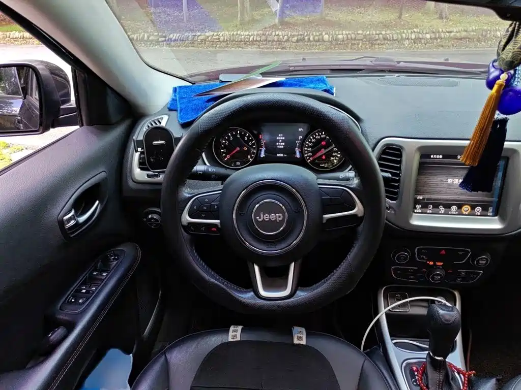 Jeep Compass — фото 3
