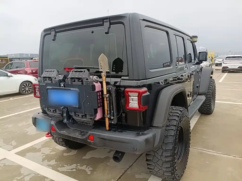 Jeep Wrangler — фото 7