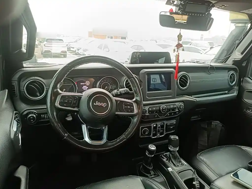 Jeep Wrangler — фото 10