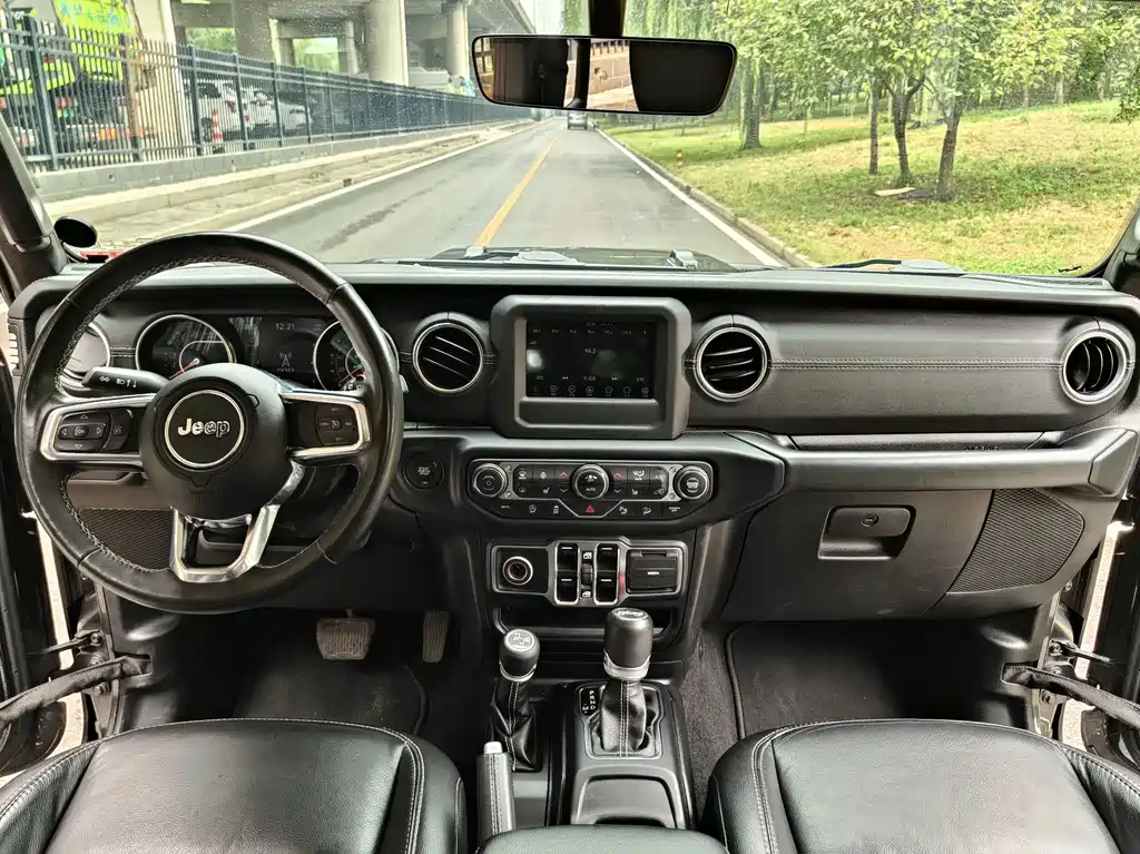 Jeep Wrangler — фото 2