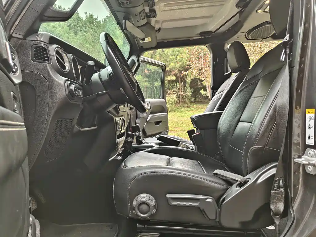 Jeep Wrangler — фото 4