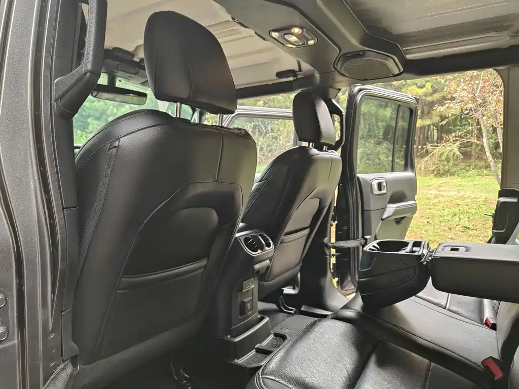 Jeep Wrangler — фото 6