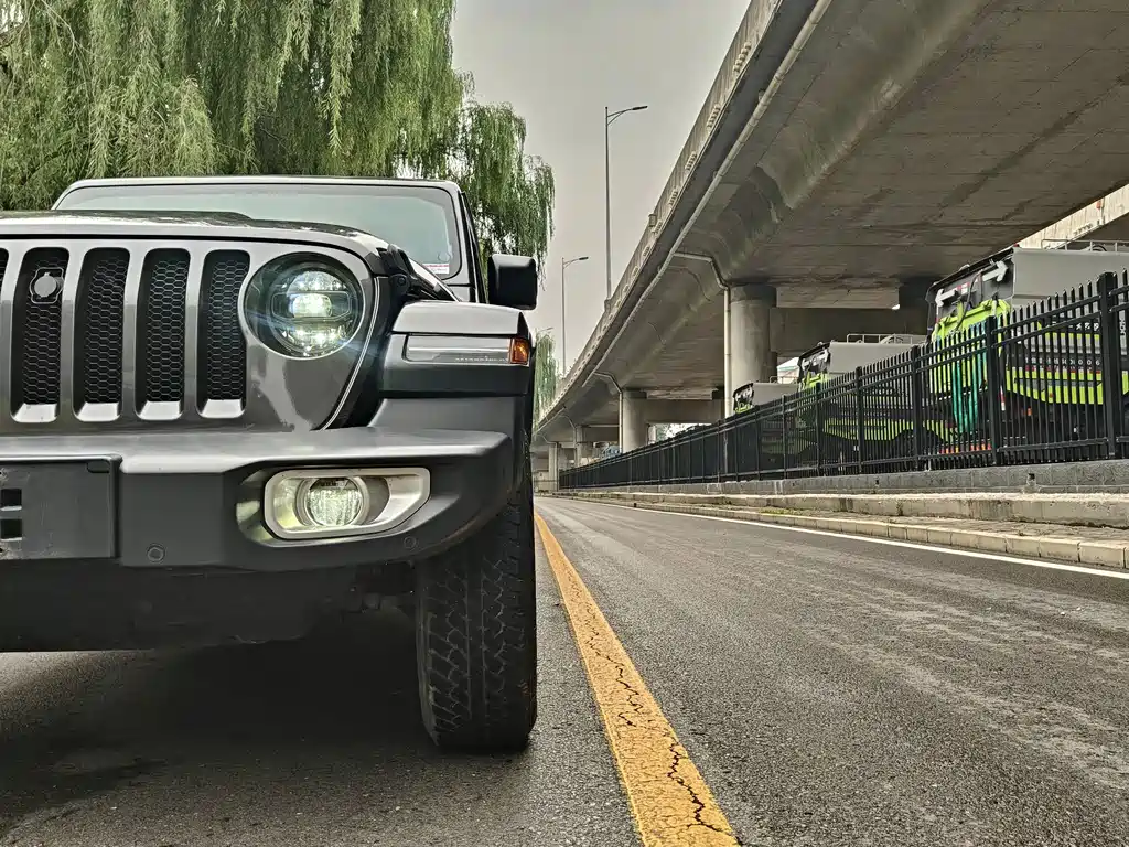 Jeep Wrangler — фото 10