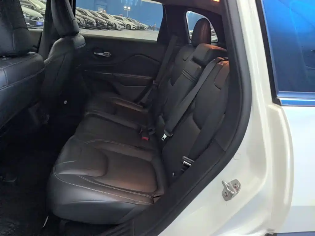 Jeep Cherokee — фото 17