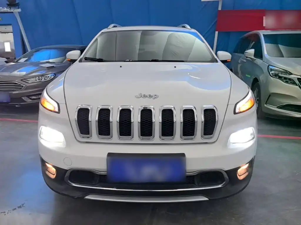 Jeep Cherokee — фото 3