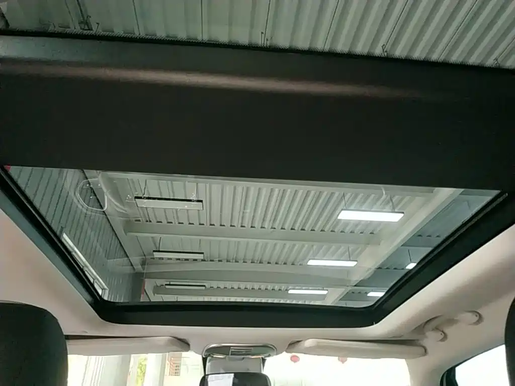 Jeep Renegade — фото 18