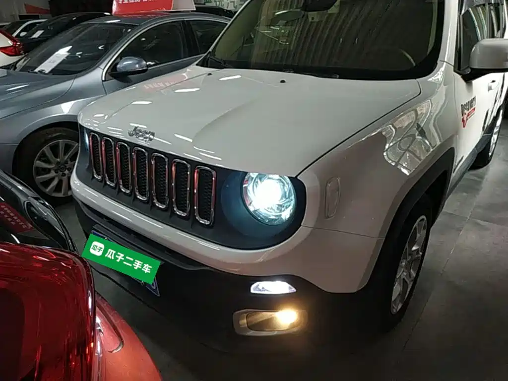 Jeep Renegade — фото 3
