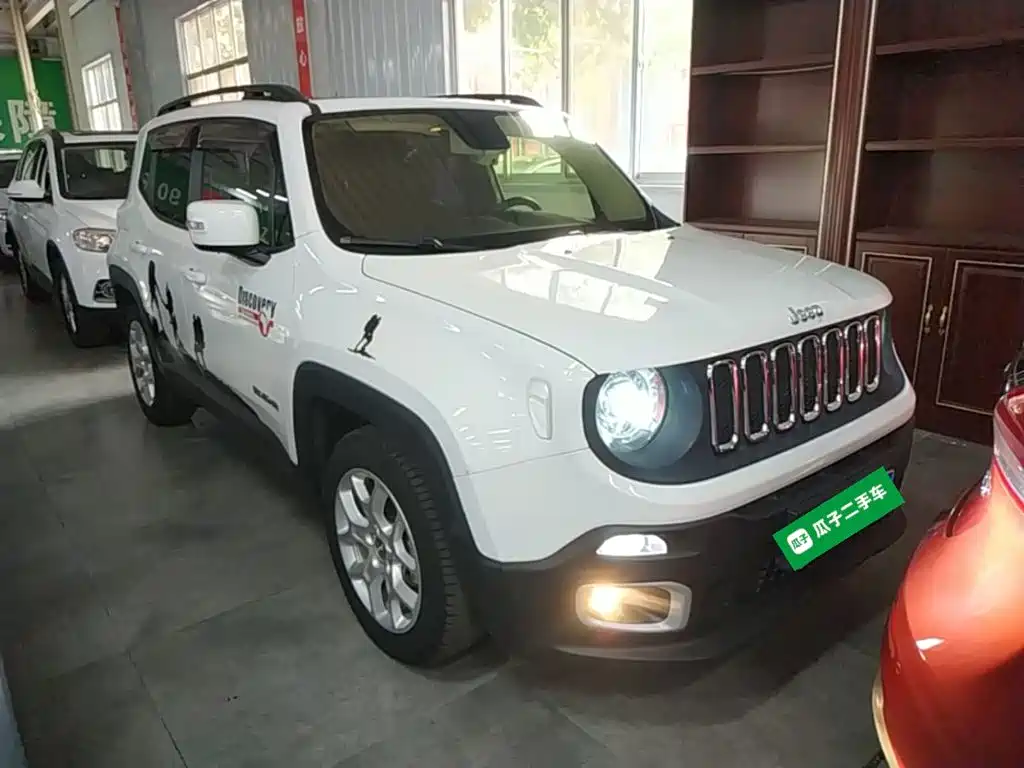 Jeep Renegade — фото 4