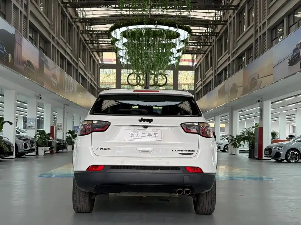 Jeep Compass — фото 13