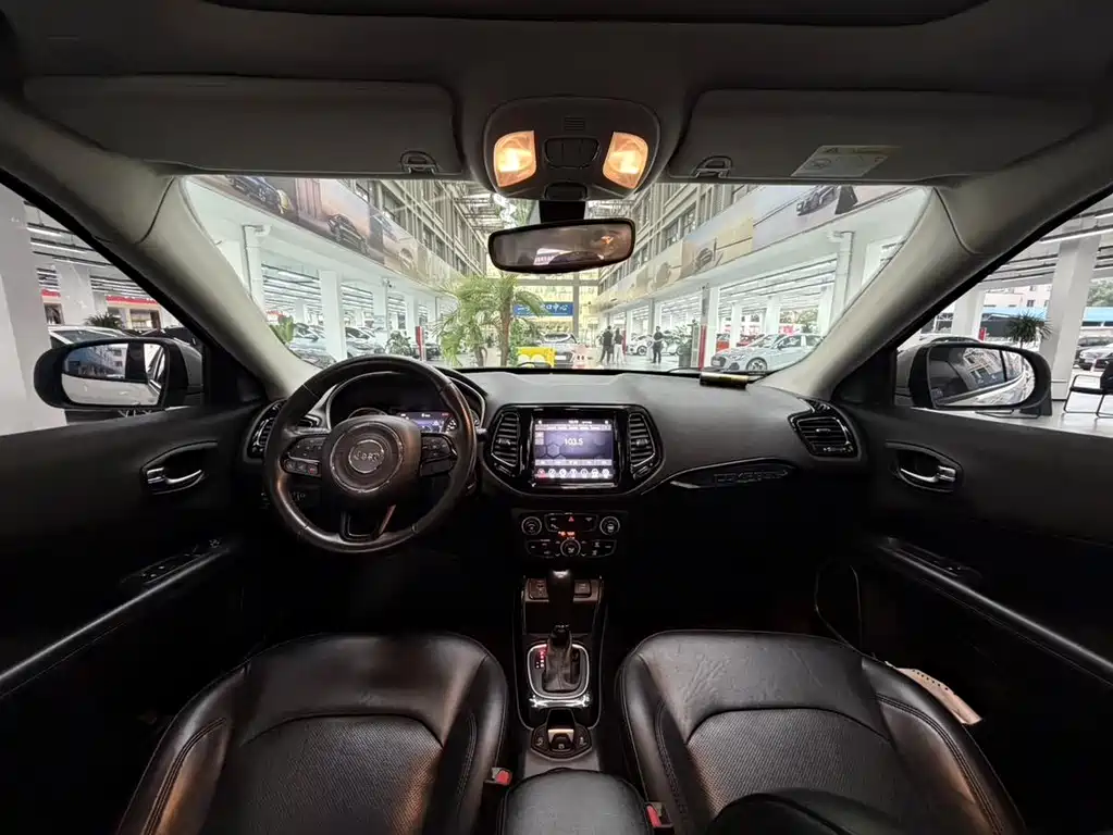 Jeep Compass — фото 14