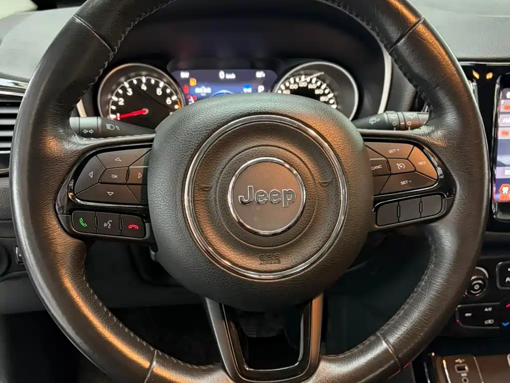 Jeep Compass — фото 15