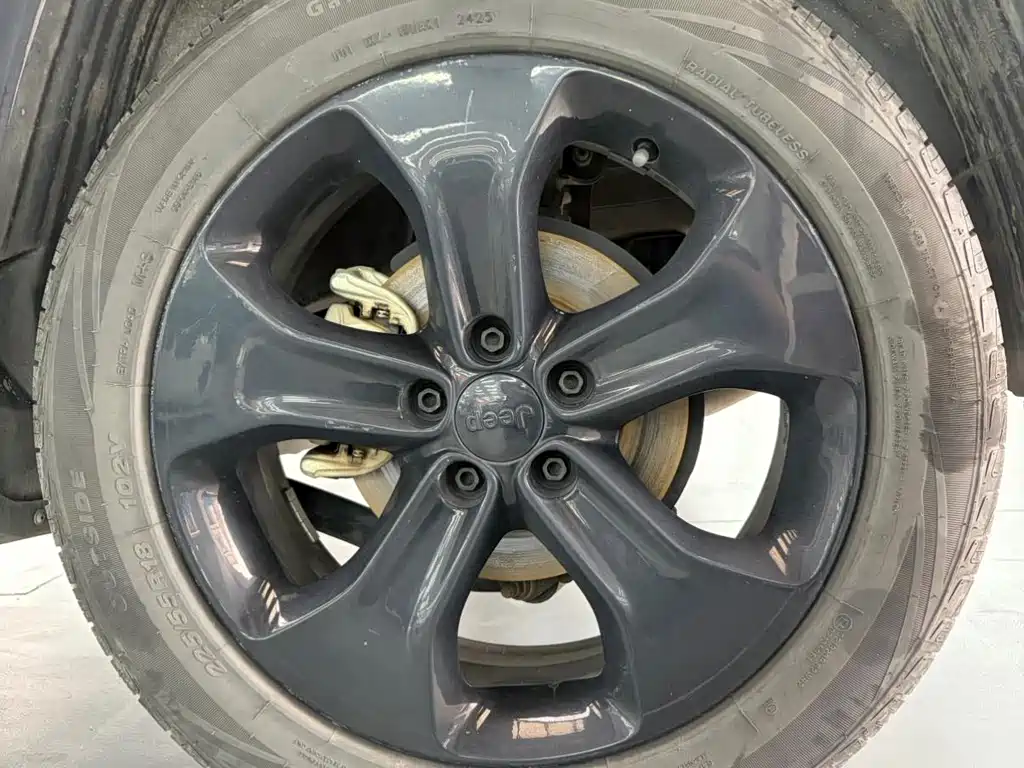 Jeep Compass — фото 17