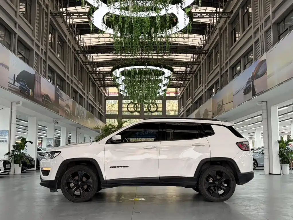 Jeep Compass — фото 4