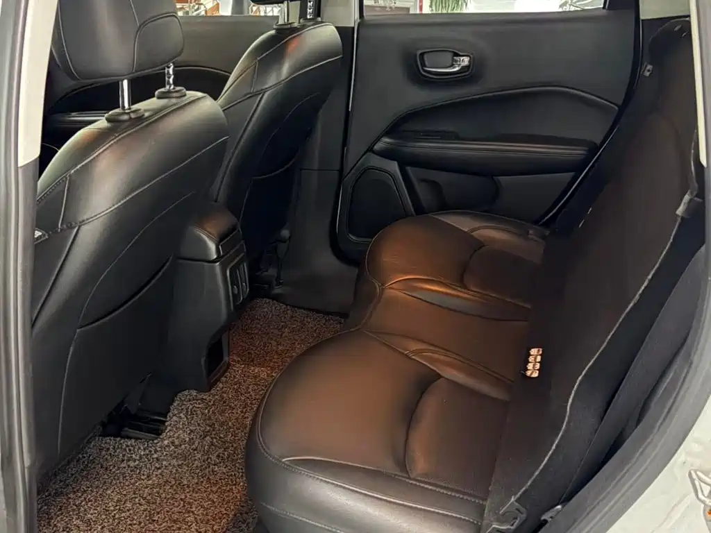 Jeep Compass — фото 6