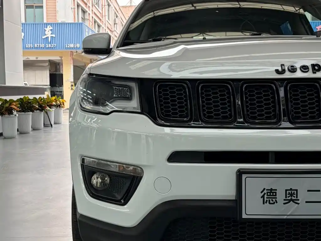 Jeep Compass — фото 8