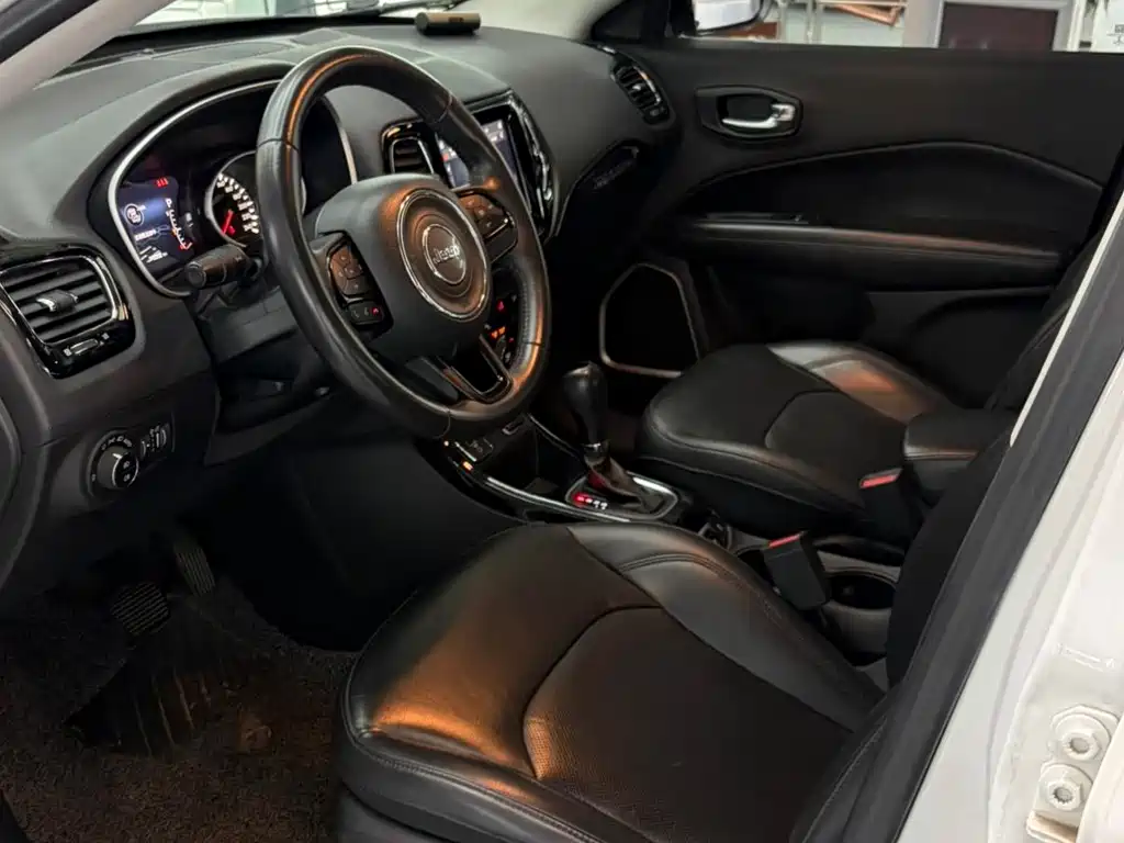 Jeep Compass — фото 9