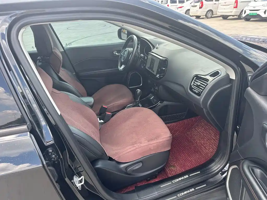 Jeep Compass — фото 11