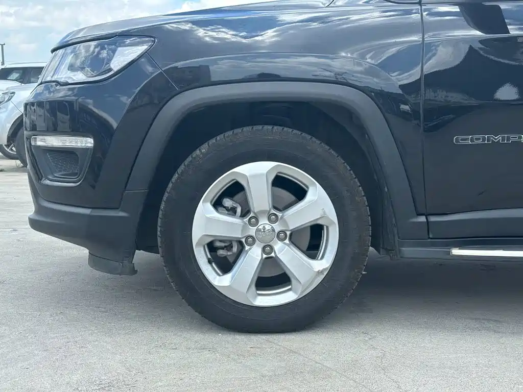 Jeep Compass — фото 5