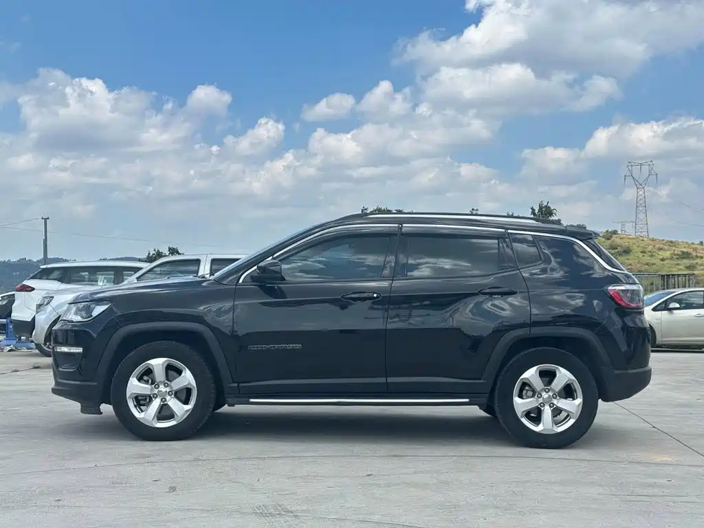 Jeep Compass — фото 6