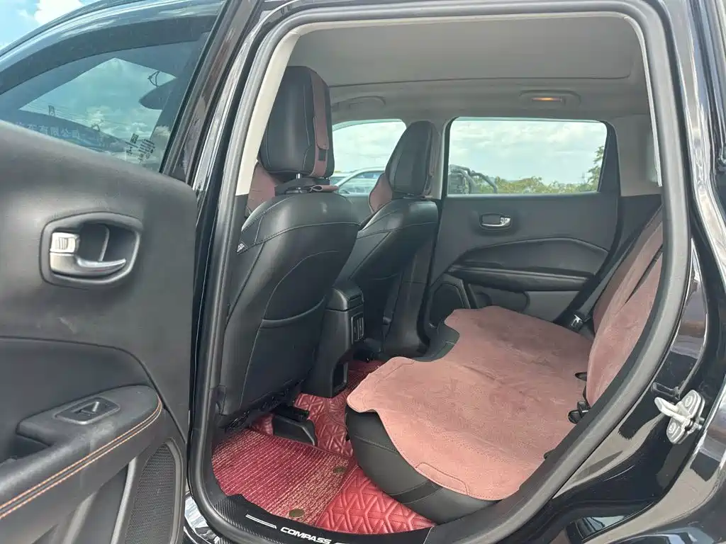 Jeep Compass — фото 9