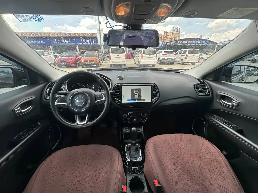 Jeep Compass — фото 10