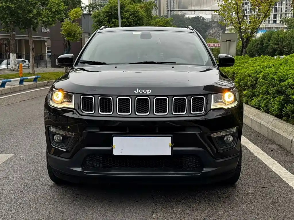 Jeep Compass — фото 2