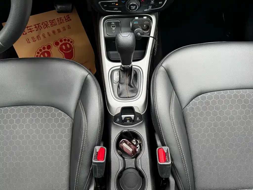 Jeep Compass — фото 14
