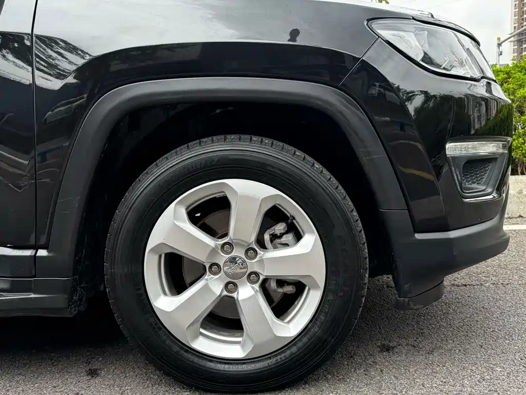 Jeep Compass — фото 18