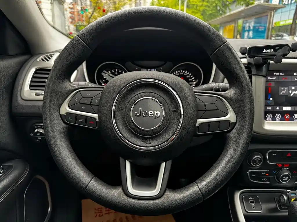 Jeep Compass — фото 20