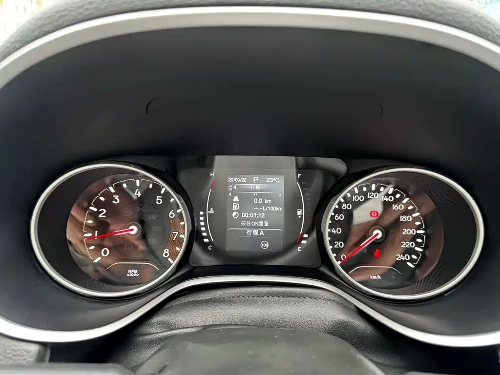 Jeep Compass — фото 21