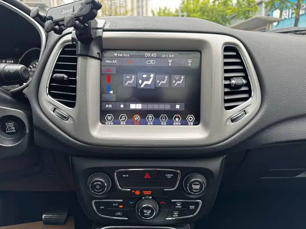 Jeep Compass — фото 22