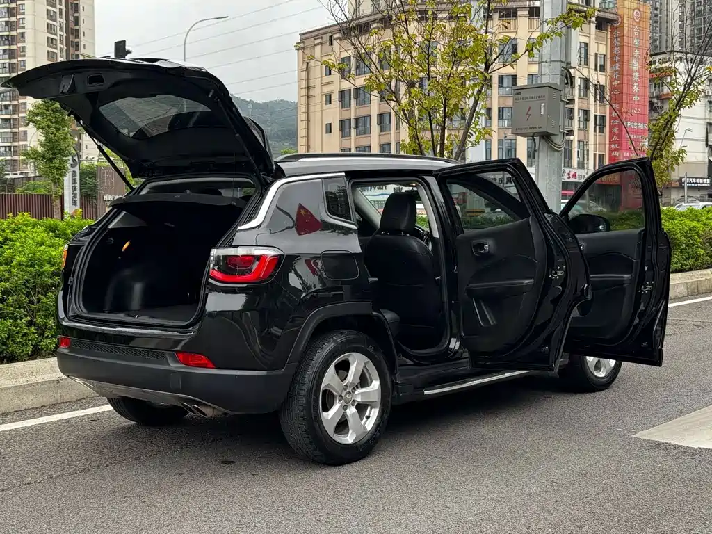 Jeep Compass — фото 23