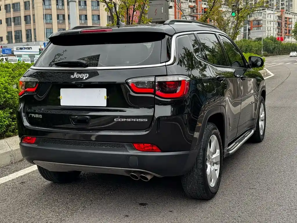 Jeep Compass — фото 24