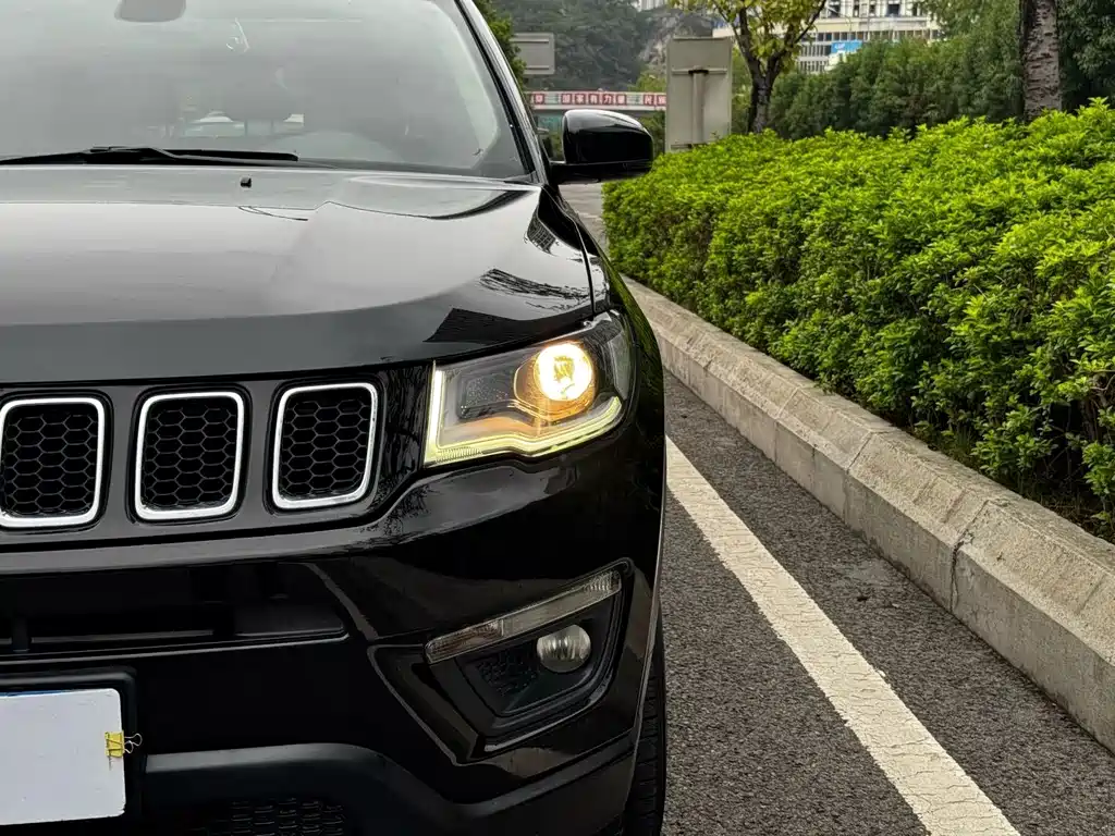 Jeep Compass — фото 4