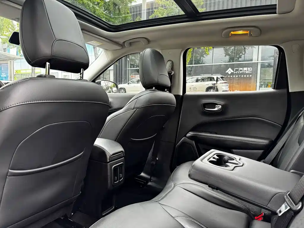 Jeep Compass — фото 6