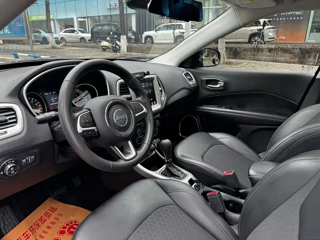 Jeep Compass — фото 7