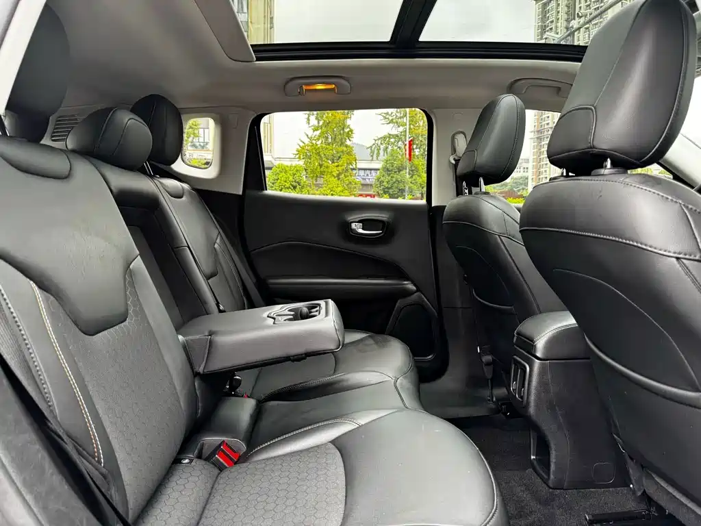 Jeep Compass — фото 10