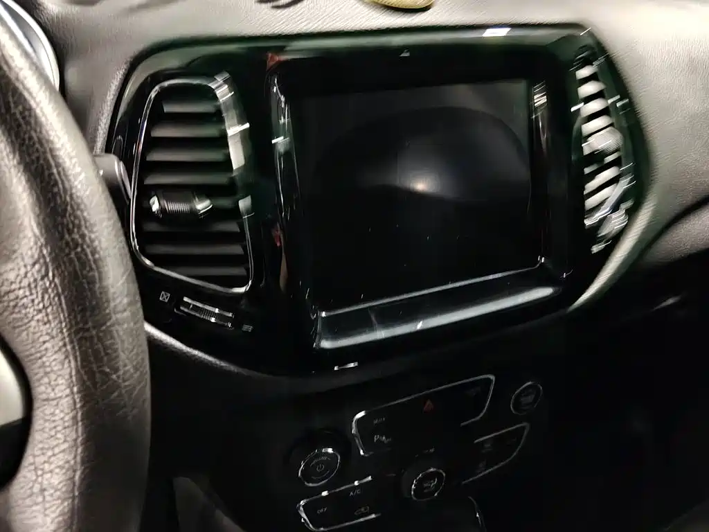 Jeep Compass — фото 13