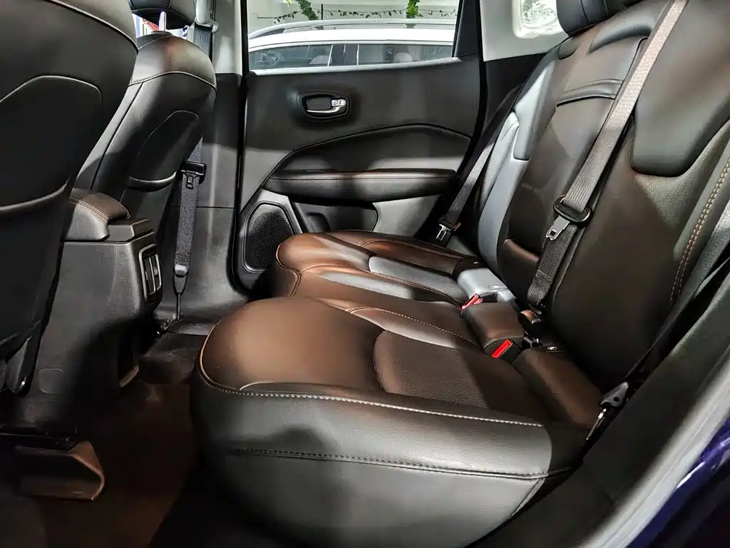 Jeep Compass — фото 17