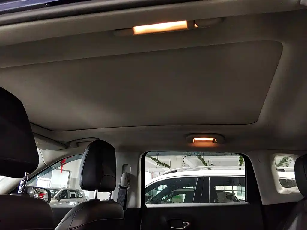 Jeep Compass — фото 18