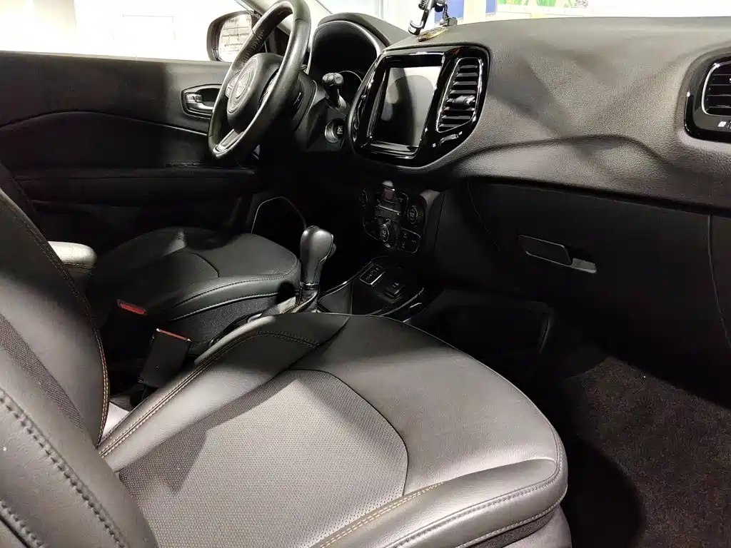 Jeep Compass — фото 20