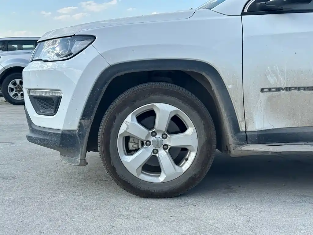 Jeep Compass — фото 6
