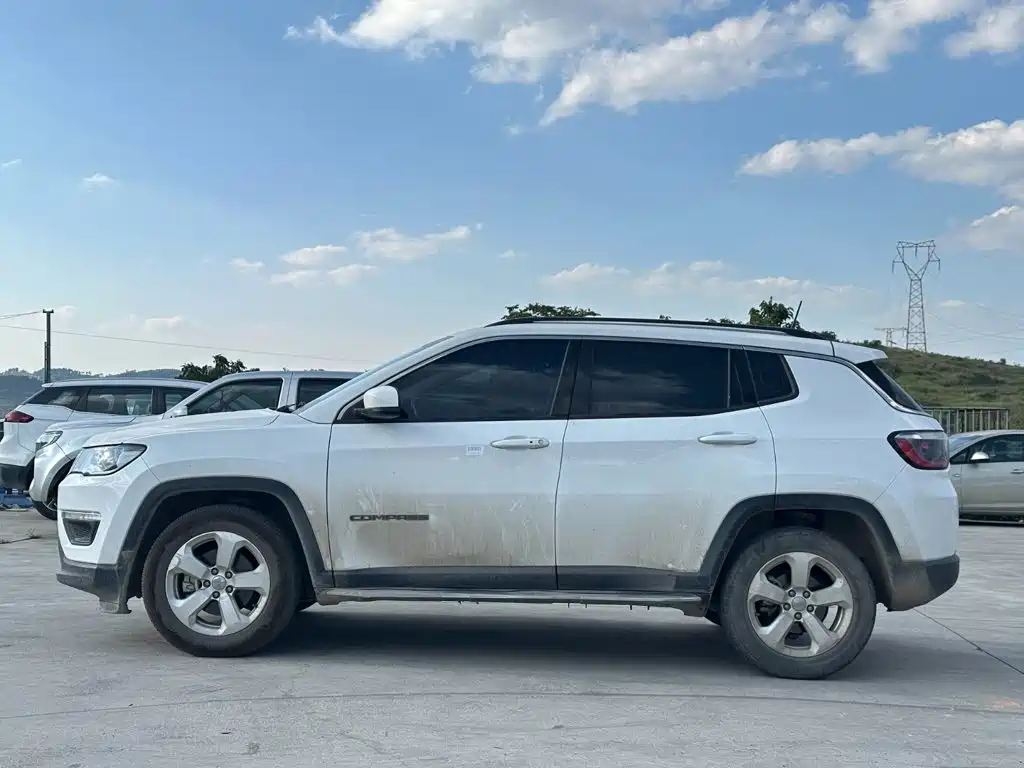 Jeep Compass — фото 7