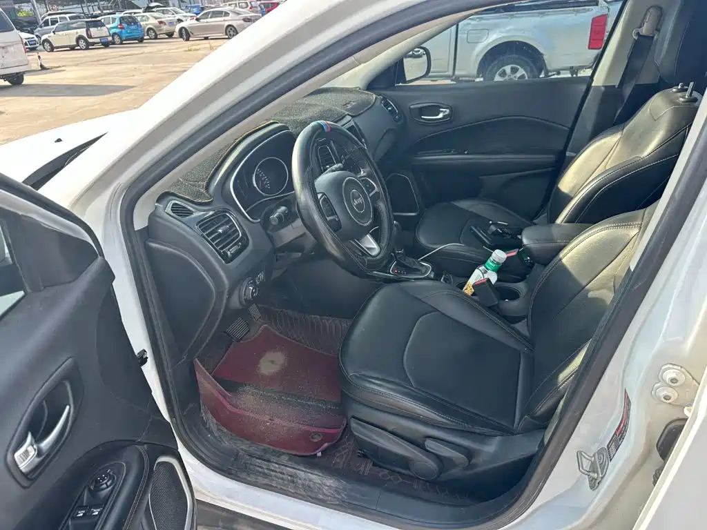Jeep Compass — фото 8