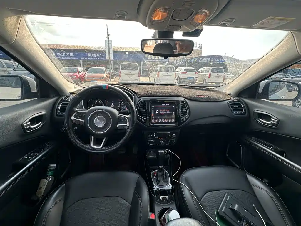 Jeep Compass — фото 10