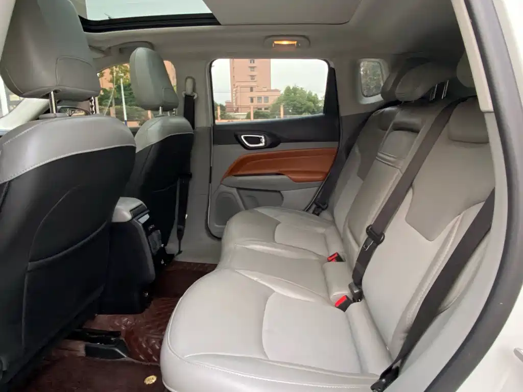 Jeep Compass — фото 4