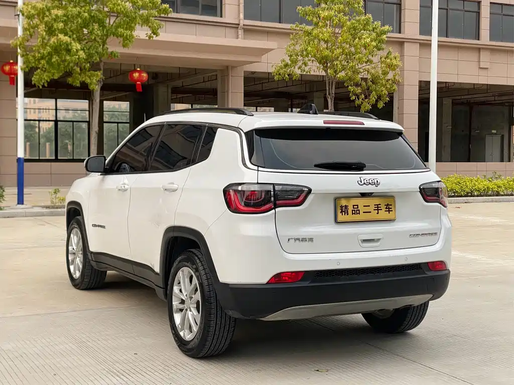 Jeep Compass — фото 9
