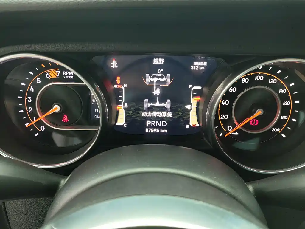 Jeep Wrangler — фото 13